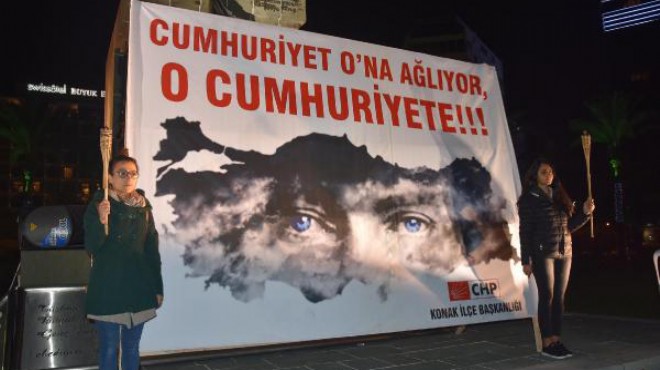 İzmir de Ata ya saygı nöbeti 
